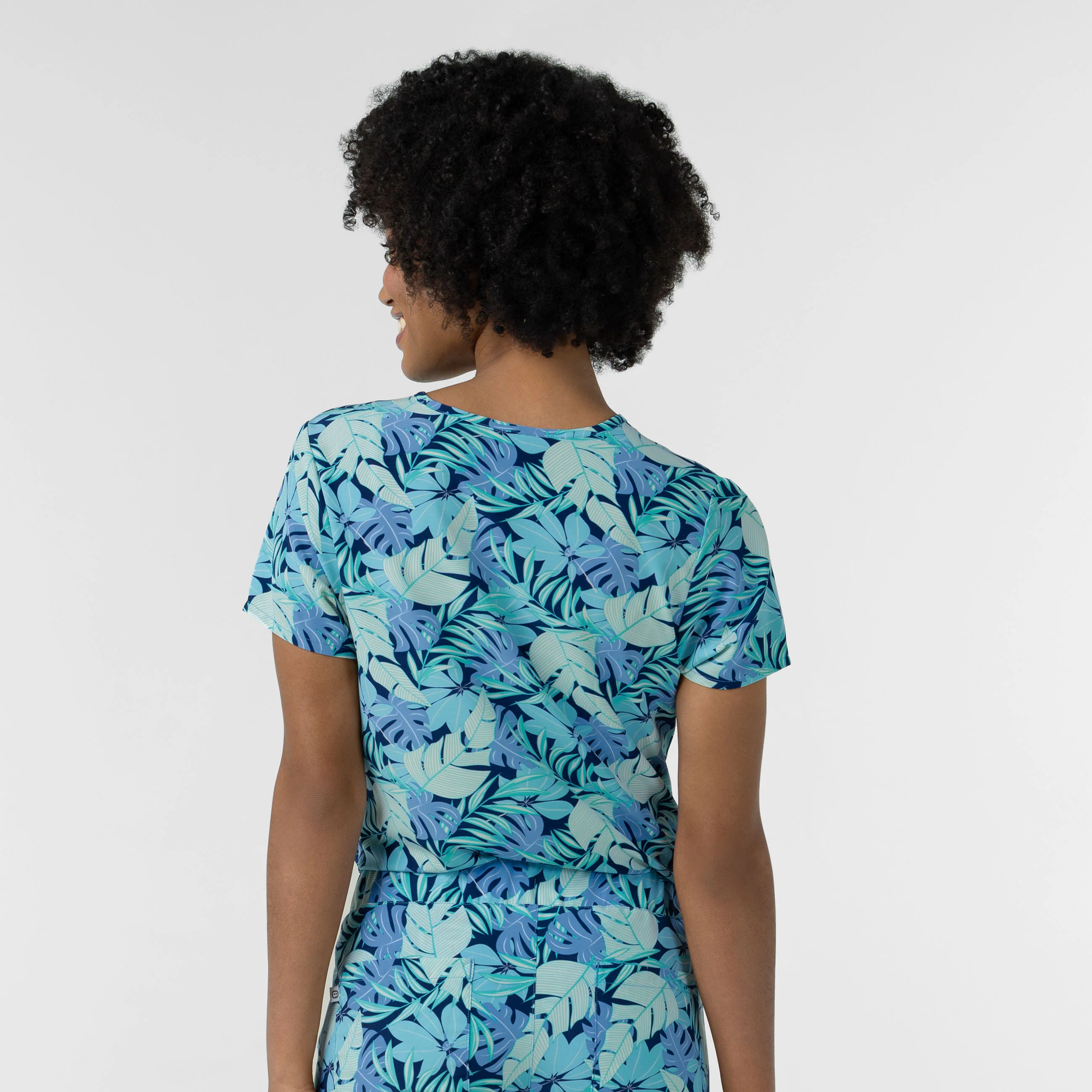 Women's 1-Pocket Tuck-in Print Scrub Top - Breezy Palms - Image 3